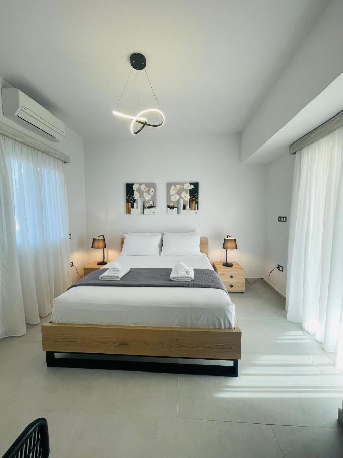 Rodelia 1 * Roda (Corfu)